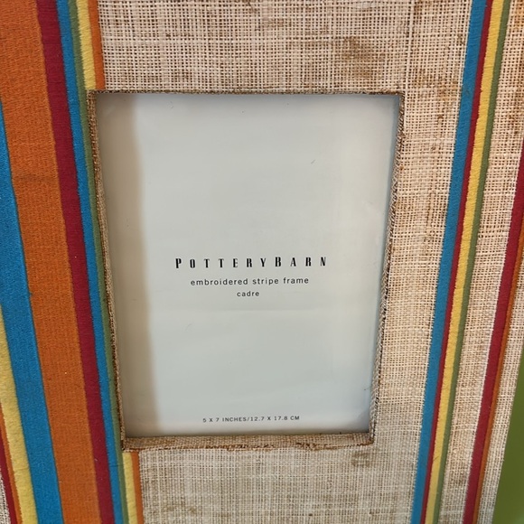 Pottery Barn Embroidered Stripe Cadre Frames‎ Set of 2 - Picture 6 of 6